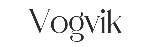 Vogvik-logo med svart serif-skrift på lys bakgrunn.